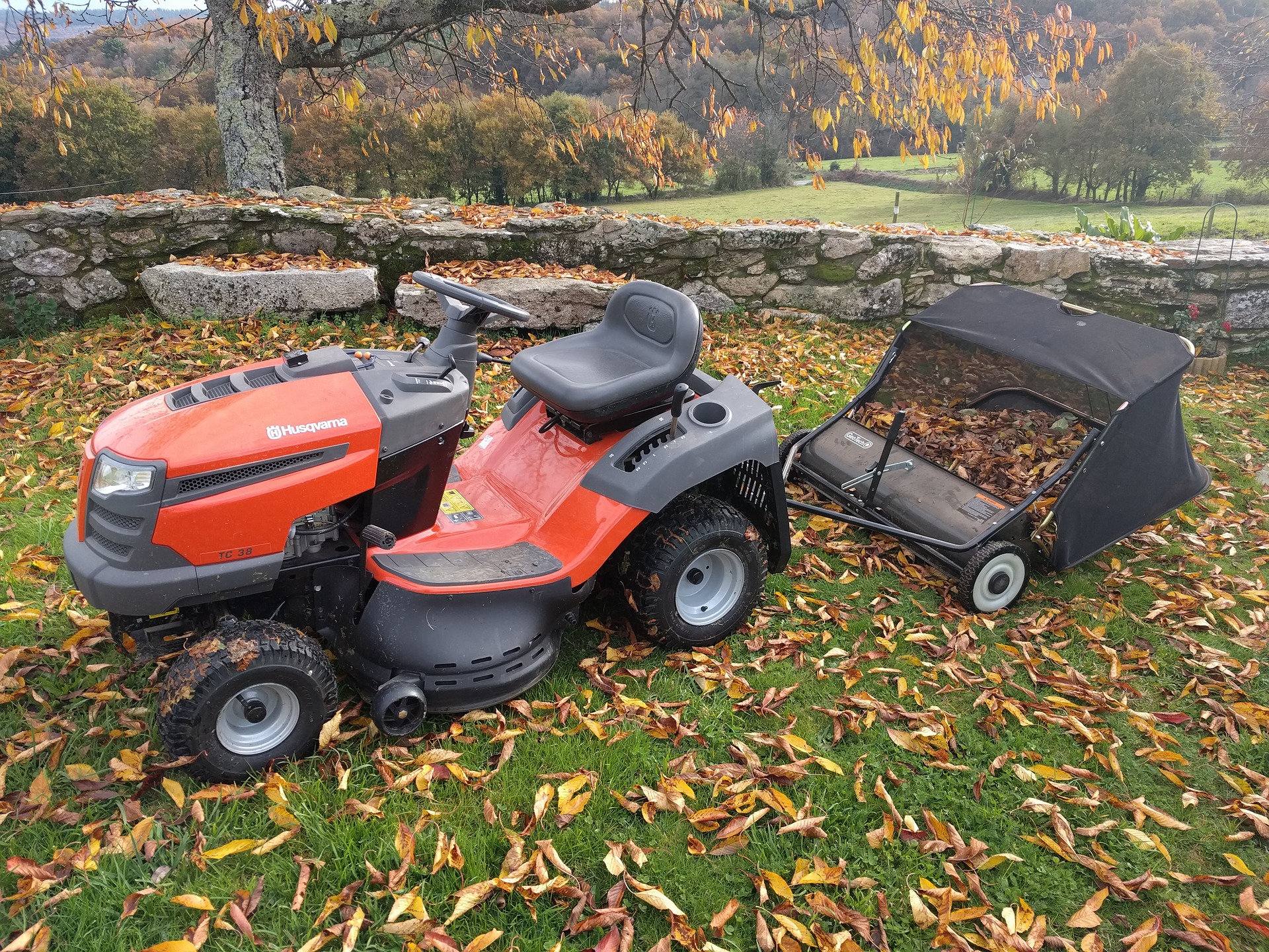 Tractor leaf clearance